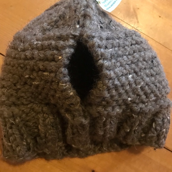 Warm winter hat- Brown knit wool ponytail Beanie - Picture 3 of 4